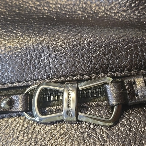 NWT B. Makowsky Metallic Leather Silver Women's Shoulder Bag - Picture 5 of 12